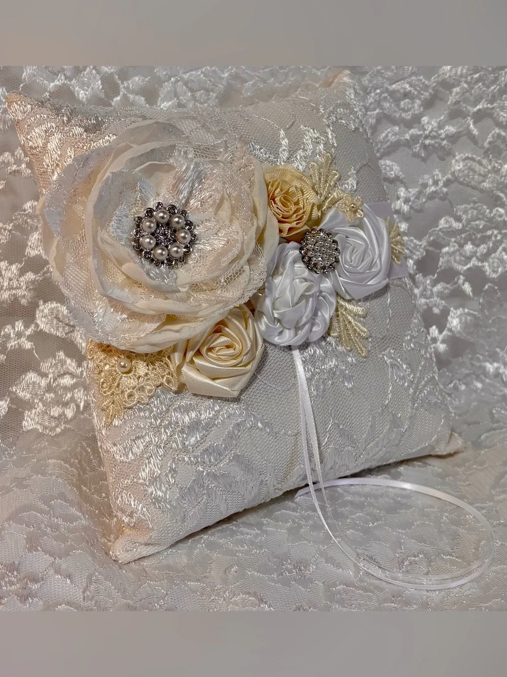 🤍 Ivory White and Cream Ring Pillow and Flower Basket Set